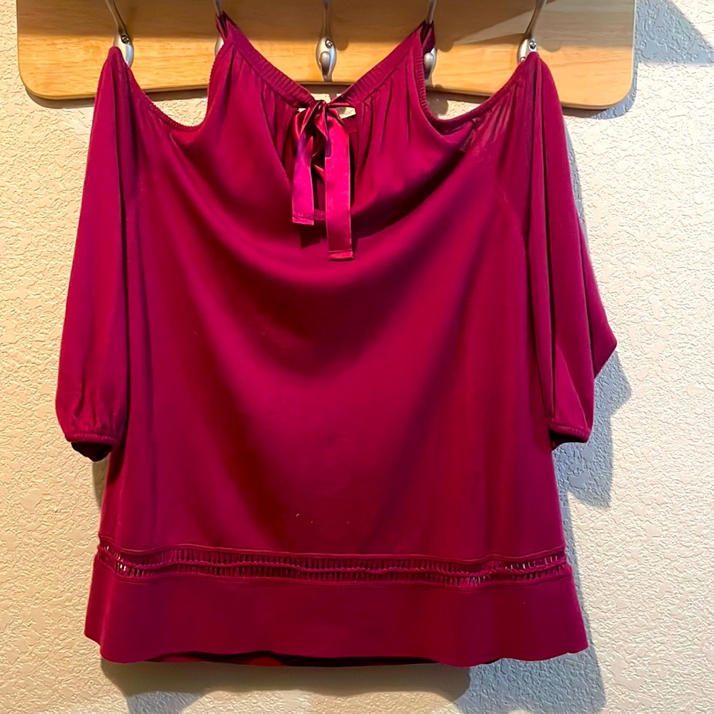 Ella Moss Size M magenta cold-shoulder summer sweater